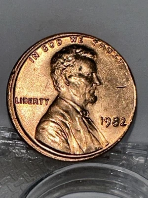 1982 Lincoln Cent   Mint Error Off Center Weighing 3.1 - Image 1 of 4