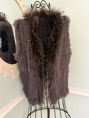 Chaleco tejido de piel de conejo chaleco revuelto de piel de mapache real M marrón de lujo Foto 1 de 4