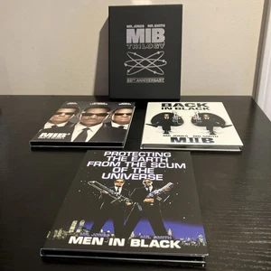 Men in Black Trilogy 20th Anniversary (4K Ultra HD & Blu-Ray) - Picture 1 of 14