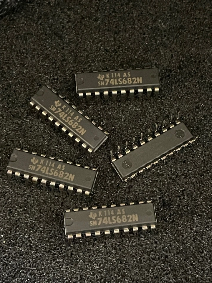 3pc Texas Instruments IC SN74LS682N Magnitude Comparator 8-Bit 20-Pin PDIP Foto 1 de 1