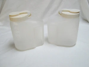 2 RUBBERMAID  FLIP TOP   1  3/4 QT   56 OZ  JUICE JAR PITCHER  CONTAINER - Picture 1 of 5