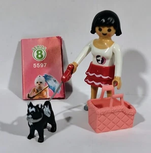 PLAYMOBIL MUJER CON PERRO Y BOLSA SERIE 8 - 9/3/20 - Picture 1 of 1