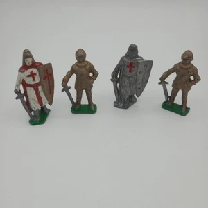 4 Metallguss MITTELALTER RITTER handbemalt groß Vintage  - Bild 1 von 7