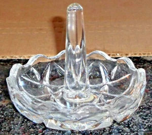 Clear Cut Lead Crystal Ring Holder Crystal Veritable Taiwan 24% - Picture 1 of 3