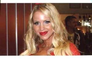 ANNINA UCATIS: 1 Foto (13x18cm) des Erotik_Stars (Erotik, Sex, Busen)-053- - Bild 1 von 1