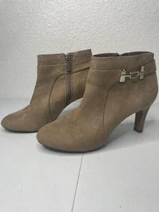 Women's Brown Faux Suede Bandolino Lappo Heeled Ankle Bootie- Size 7M - Picture 1 of 10