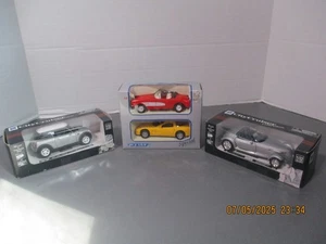 GROUP OF DIECAST VEHICLES - 2 CITY CRUISERS COLLECTION - 2 CAR WELLY COLLECTION - Picture 1 of 10