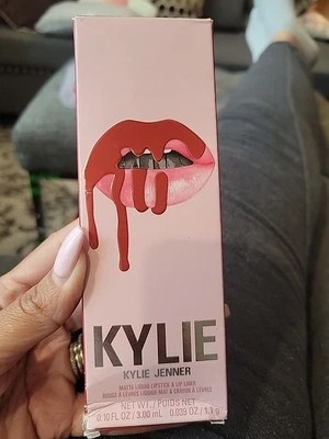 Kit de labios mate - 801 Liquid Queen de Kylie Cosmetics para mujer - Juego de kit de 2 piezas Foto 1 de 4