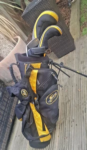 Cobra  J Speed Kids Golf Set  7 - 9 years  1W / 5R / 7 / W / Putter  Stand Bag - Picture 1 of 23