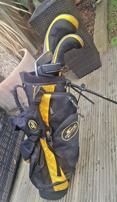 Cobra  J Speed Kids Golf Set  7 - 9 years  1W / 5R / 7 / W / Putter  Stand Bag - Image 1 of 4