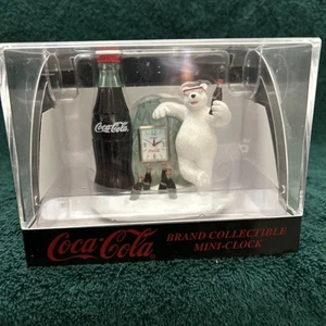 1999 Coca-Cola Marke Sammlerstück Mini Uhr Eisbär große kleine Flaschen - Bild 1 von 3