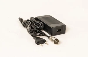 Akku Ladegerät 12,6V 5A 3PIN XLR (für 12V Li-Ionen) E-Bike Pedelec E-Scooter - Picture 1 of 2