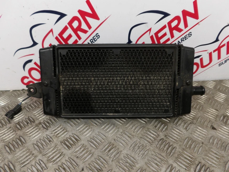 TRIUMPH STREET TWIN 900 2017 RADIATOR AND FAN - Image 1 of 4