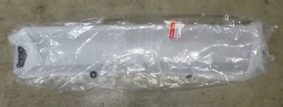 Cubierta de adorno inferior para parachoques trasero genuino Honda Civic 2016, 2017, 2018 71502TBAA00 Foto 1 de 3