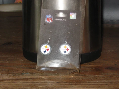 Pittsburgh Steelers NFL Ladies Pierced Earrings, New In Package Cover