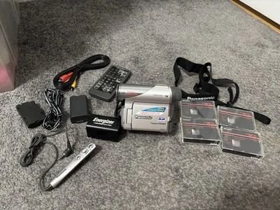 Panasonic SOLO PIEZAS Videocámara de fotos progresiva sin probar PV-DC252D paquete Foto 1 de 4