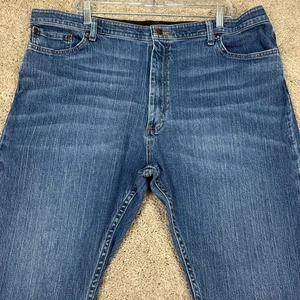 Pantalones de mezclilla azul pierna recta calce regular Wrangler Authentics para hombre 42x30 - Imagen 1 de 10