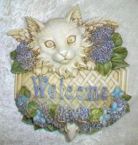 Geflügelte weiße Katze Engel lila flieder Blumen Maus WILLKOMMEN Garten Wand Tasche - Bild 1 von 16