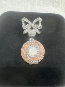 JOAN RIVERS Fab Locket Crystal Rhinestones Bow PIN BROOCH 3D Silver tone Rare - Picture 1 of 4