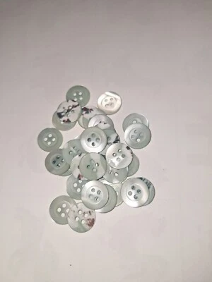 10 echte Perlmutt Muschel Knöpfe farbig hellblau schimmernd ca. 15,2 mm Konvolut - Bild 1 von 2