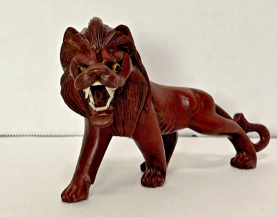 Vintage Esculpido à Mão Pau-rosa Dentes de Leão Chinês e Olhos de Vidro - Peça Impressionante! - Imagem 1 de 4