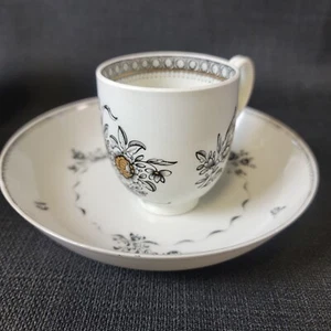 Antique Chinese Export Porcelain Tea Cup And Saucer - Picture 1 of 16