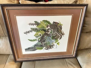 SALLIE ELLINGTON MIDDLETON ESTAMPADO FIRMADO Y ENMARCADO ARDILLAS GRISES JÓVENES 54/1500 - Imagen 1 de 2