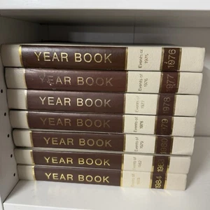 The World Book Yearbook Annual Encyclopedia Hardcover Set Multiple Years Lot - Bild 1 von 2