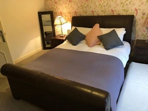 Bed, bedside drawers & set of drawers - Picture 1 of 5