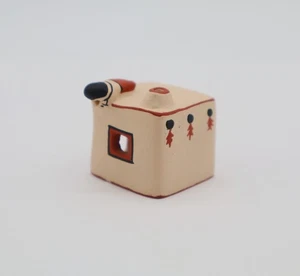 Mini Jemez Pueblo Home Person Ristra Chilis 1" H Artisan EDPM14 - Bild 1 von 9