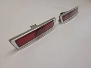 2010 10 CHEVROLET MALIBU REAR BUMPER SIDE MARKERS X2 - Picture 1 of 12