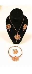 Impresionante conjunto de joyas chapado en oro rosa - collar, pulsera, pendientes, anillo - Imagen 1 de 4