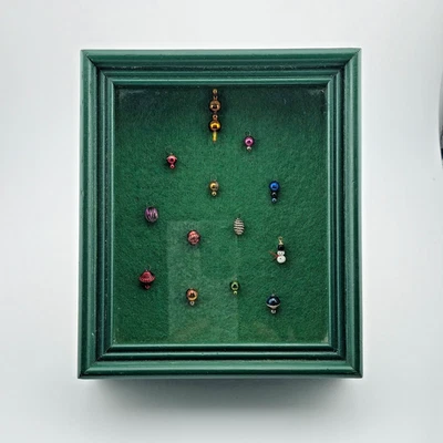 Conjunto de adornos navideños coloridos para casa de muñecas en miniatura enmarcados decoración artesanal vintage Foto 1 de 4