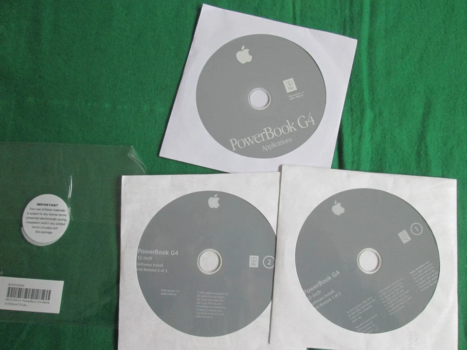 POWERBOOK G4 12-INCH 2 X INSTALL DISCS & APPLICATIONS DISC - 2004 - APPLE MAC - Image 1 of 1