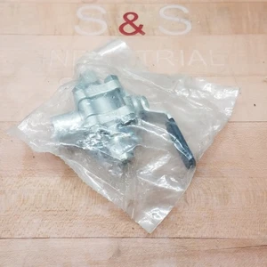 Whitey SS-62XTS4-F4 3 Way Ball Valve, SS Body, 1000 PSI - NEW - Picture 1 of 6