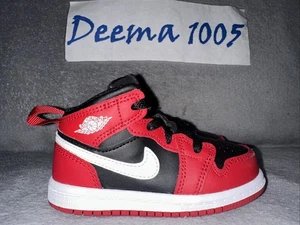 Scarpe da ginnastica bambino Air Jordan 1 Mid 'Nero/Rosso Palestra' DQ8425 061 - Taglia 7C - Foto 1 di 10