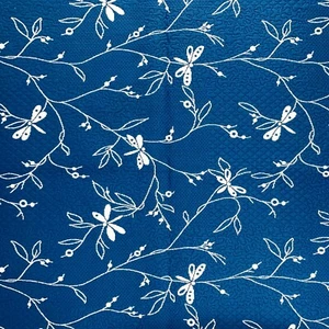 Dragonfly & Vines Blue and White Quilted Upholstery Fabric Cottage 56" W x 25" L - Bild 1 von 12