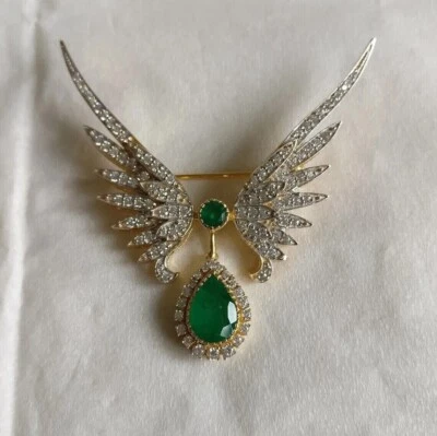 Broche prendedor ala ángel esmeralda verde corte pera simulado enchapado en oro amarillo de 14K Foto 1 de 4