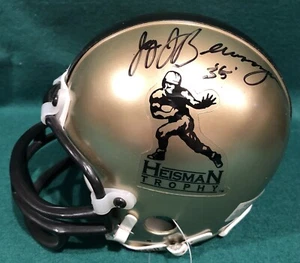 Von Jay Berwanger signierter Heisman Trophy Minihelm - Bild 1 von 3