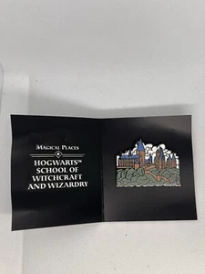 NEU Wizarding World Magical Places Hogwarts Schule der Hexerei Pin Beutekiste - Bild 1 von 3