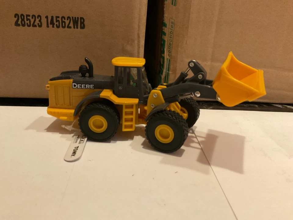 Ertl   Collect N Play ERTL  John Deere Wheel Loader - Image 1 of 1