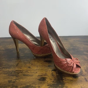 Moda Spana Peep Toe Heels Sz 7.5M Red Reptile Bow Cork Pinup - Picture 1 of 9