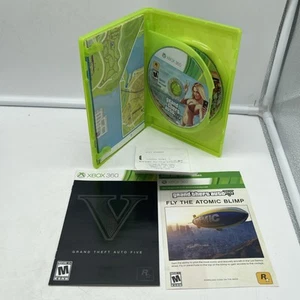 Grand Theft Auto 5 V Xbox 360 2013 clasificación Rockstar M 2 discos manual y mapa B - Imagen 1 de 9