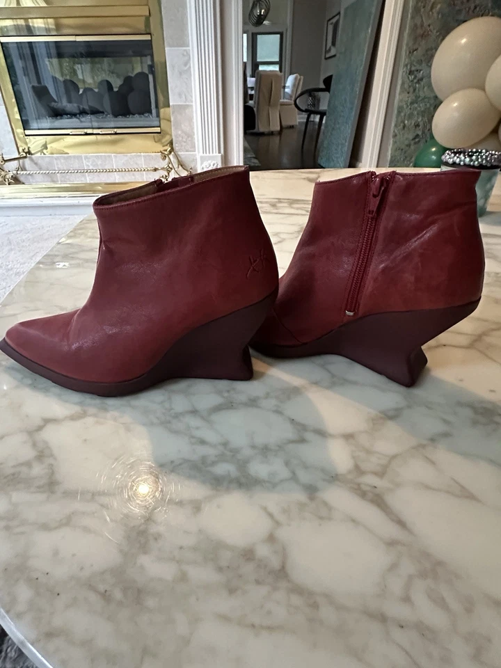 Botas de cuero rojas John Fluevog Jitters talla 7 para mujer con cremallera al tobillo góticas Y2 retro Foto 1 de 4
