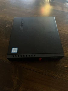 Lenovo ThinkCentre M700 Tiny Core i7-6700T 8 GB DDR4 128 SSD WAadattatore - Foto 1 di 4