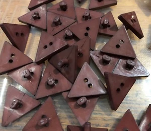 6 Vintage Chocolate Brown Triangle Shank Buttons 21mm A16-28 AUSSIE SELLER - Picture 1 of 4