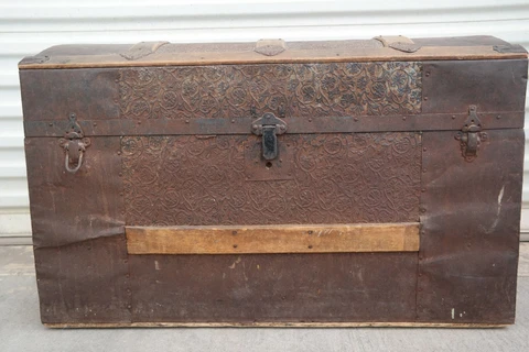 Antique 1900s Dome Top Pressed Tin Steamer Trunk  DH Cover