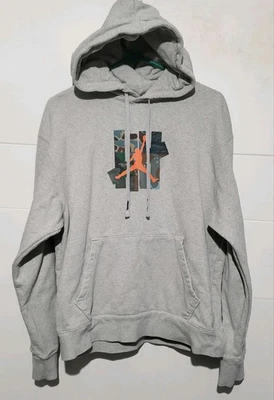 Nike Air Jordan X Undefeated Hombres Gris Sudadera con Capucha Hombres Talla Mediana  Foto 1 de 4
