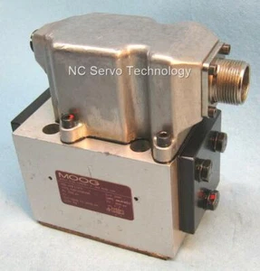 Servoválvula Moog 631F172F5 reconstruida con 12 meses de garantía - Imagen 1 de 3