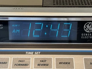 GE 7-4663A AM/FM Alarm Clock Radio - Picture 1 of 6